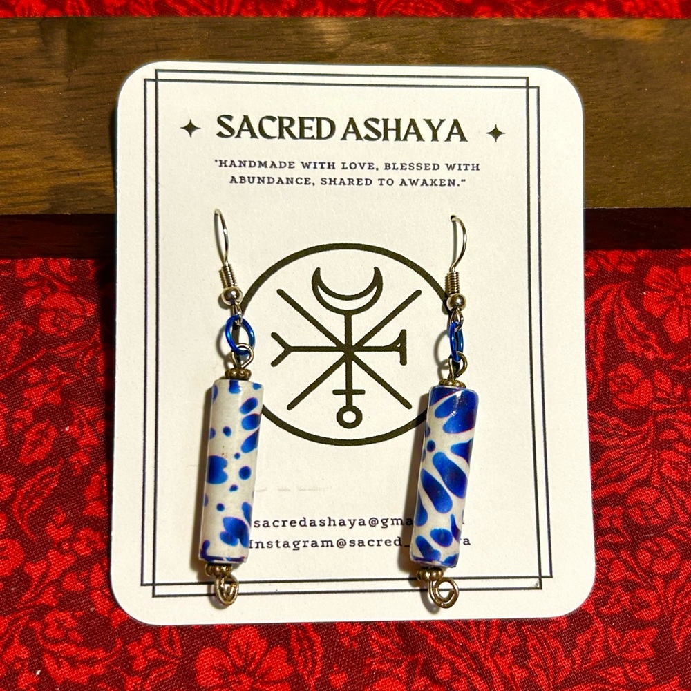 Blue and White Floral Burst Dangle Hook Earrings Hypoallergenic